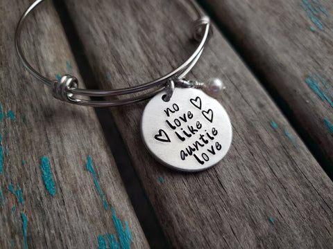 Quote Bracelet- "no love like auntie love" with an accent bead of your choice
