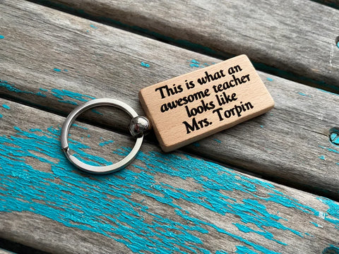 Quote Keychain- "This is what an awesome teacher looks like” and the teacher name of your choice -Wood Keychain